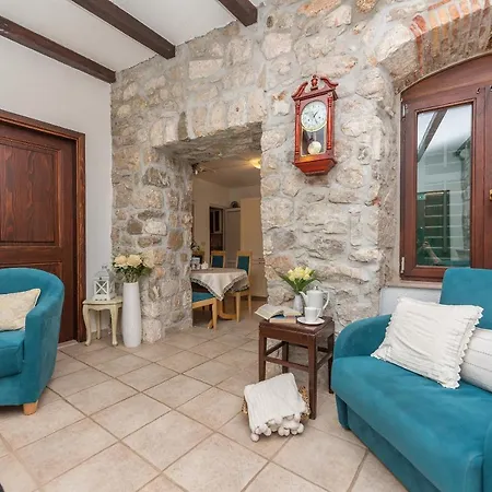 Heritage Palace Listun Apartman