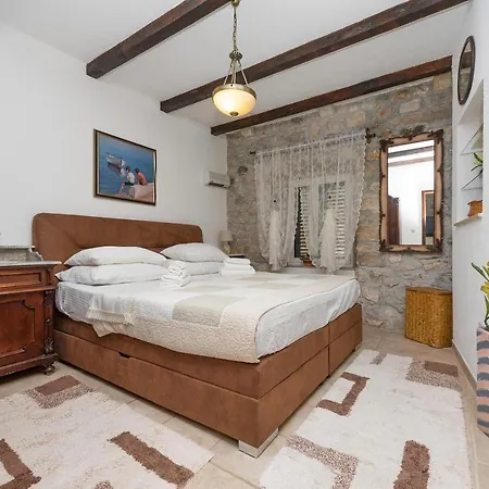 Heritage Palace Listun Apartment Makarska