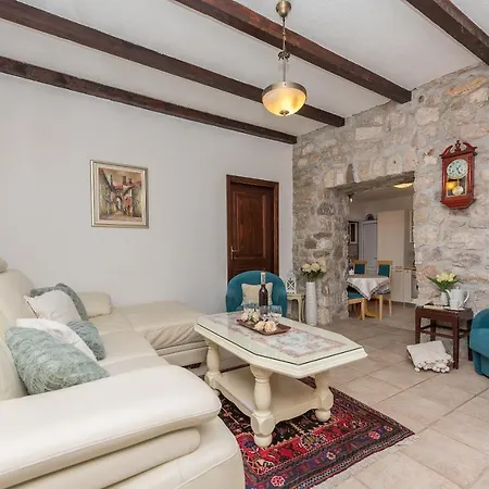 Heritage Palace Listun * マカルスカ